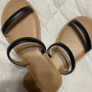 Banana republic size 6 leather flats tan black